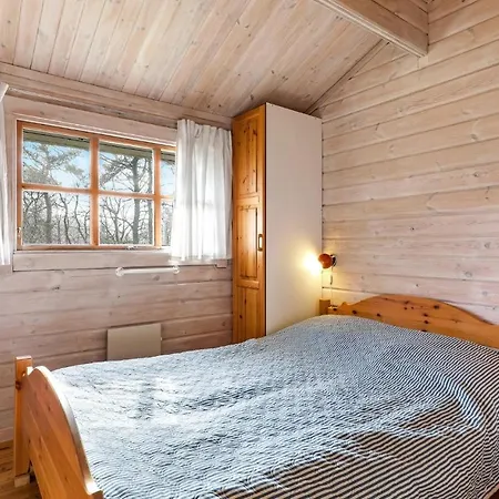 Casa vacanze Stunning In Aakirkeby With Wifi Vester Somarken
